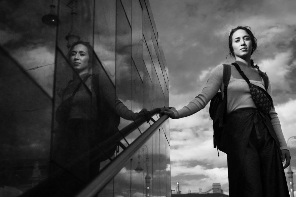 A képen Berényi Nóra Blanka (ELÉG című kiállítás / A fiatalok elvándorlása 
) fotó: Csoszó Gabriella